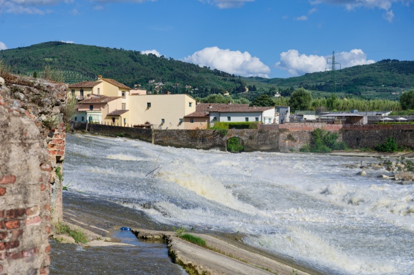 viel Wasser im Arno