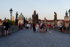 Karlsbrücke mit Volk